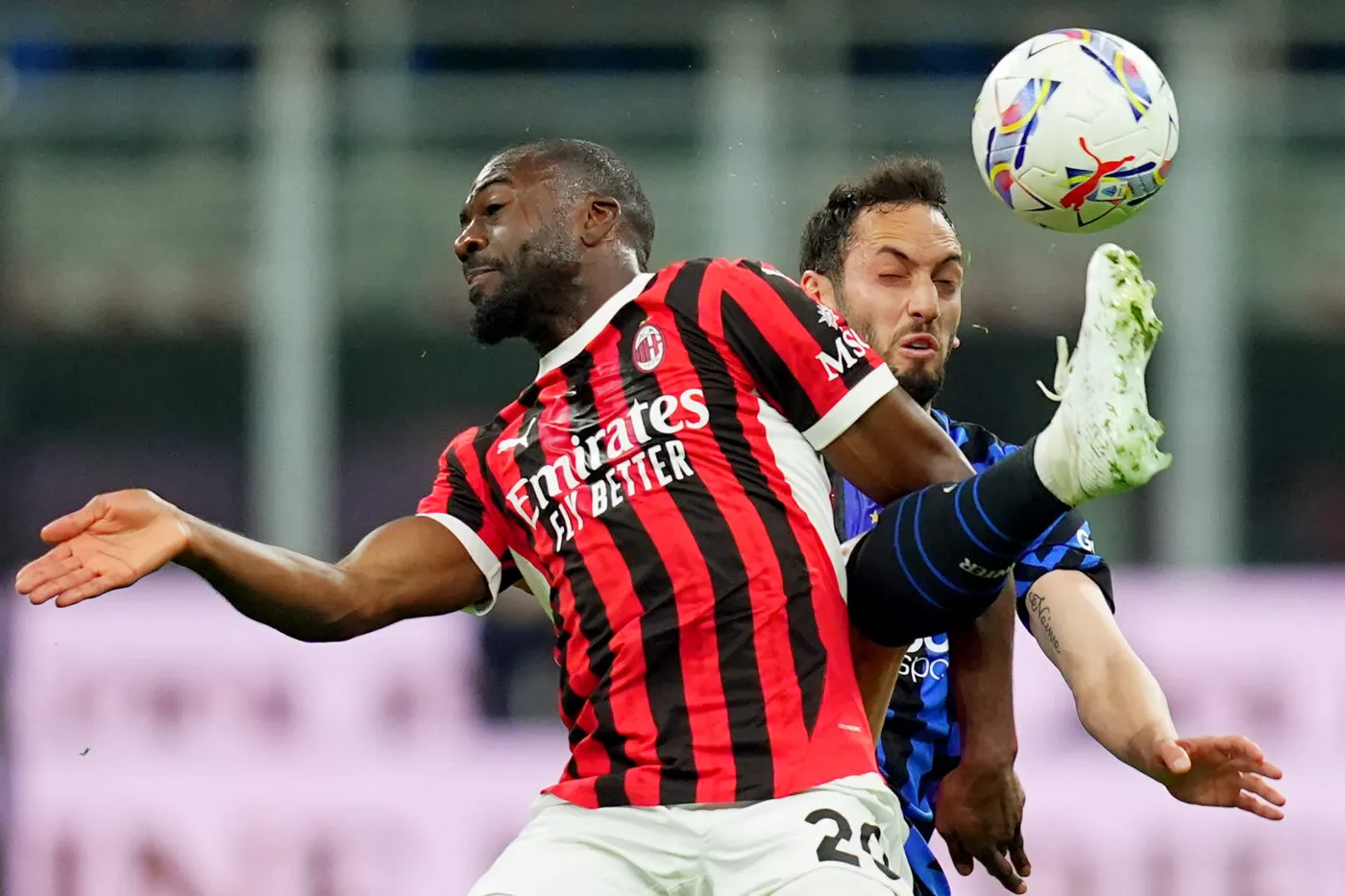 Le Milan et l'Inter entretiennent le suspense avant la deuxième manche