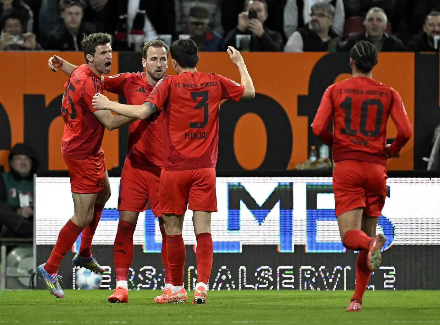 Le Bayern Munich s’en sort à Augsbourg