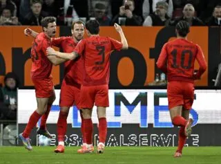 Le Bayern Munich s’en sort à Augsbourg
