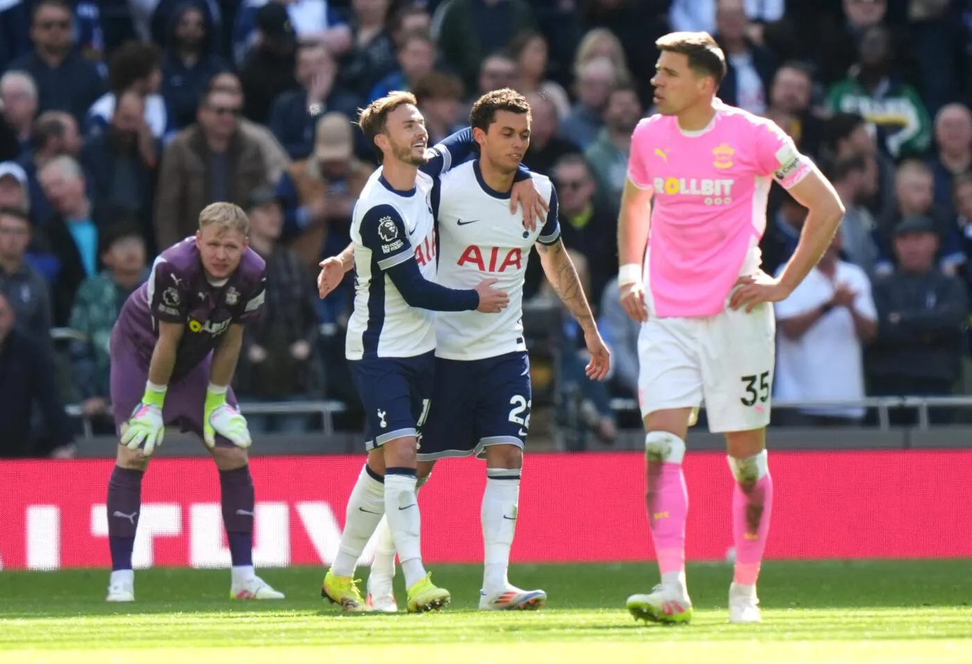 Liverpool chute, Chelsea déçoit et Tottenham se reprend