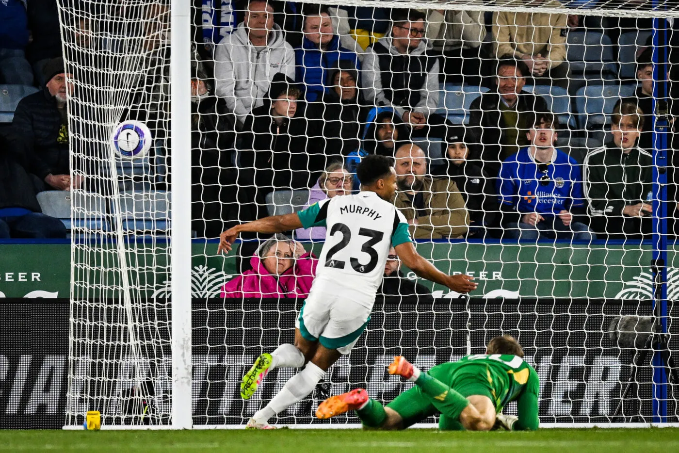 Newcastle ne fait pas de détail à Leicester