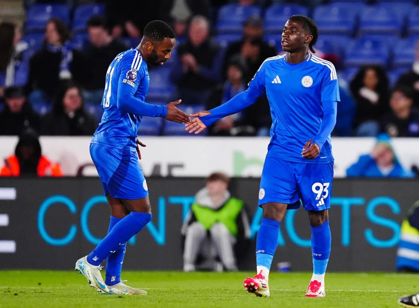 Leicester : un joueur si jeune qu’il doit porter un maillot sans sponsor