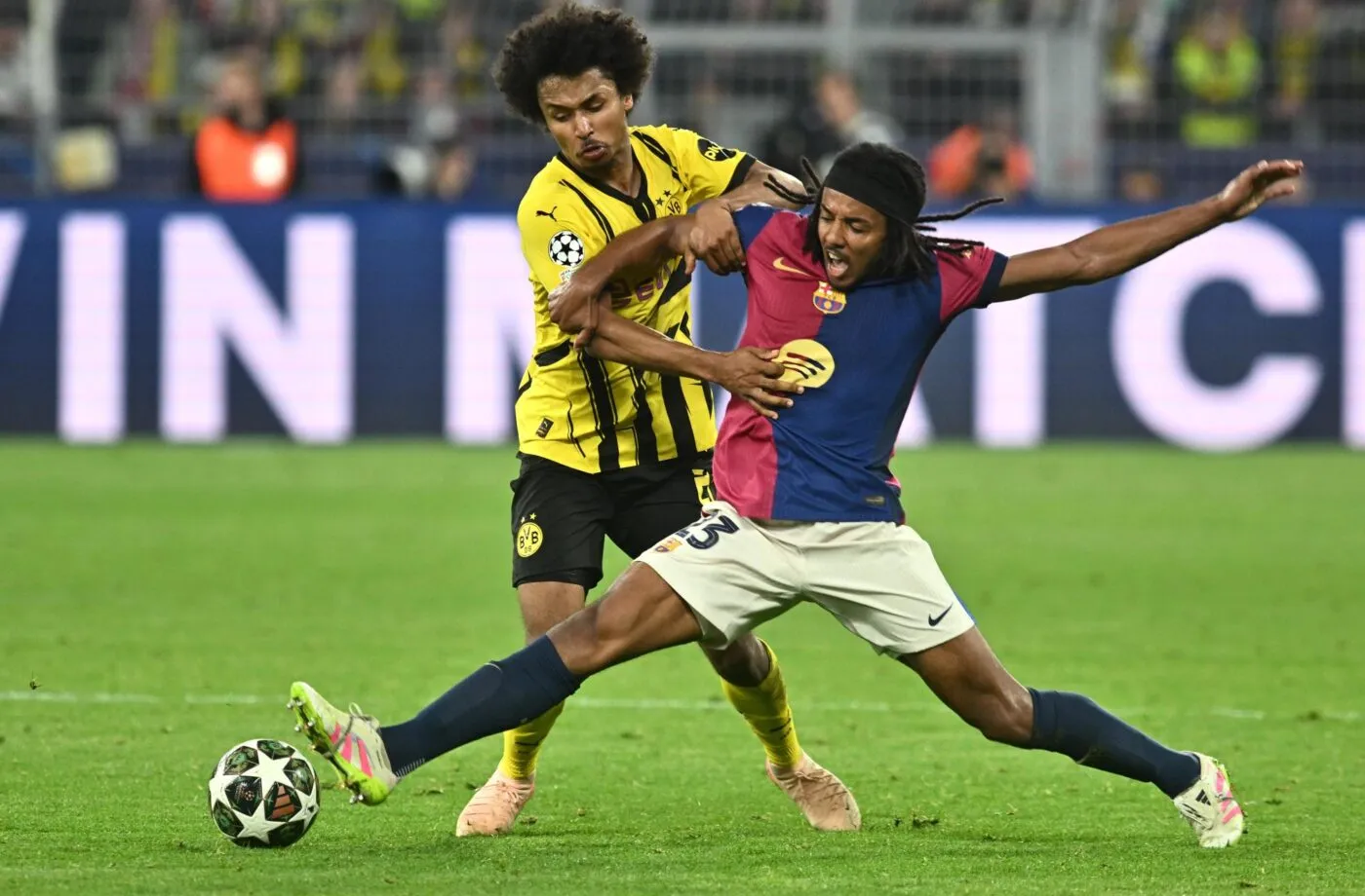 «<span style="font-size:50%">&nbsp;</span>On n’a pas été à la hauteur  » : Jules Koundé déçu malgré la qualification du Barça