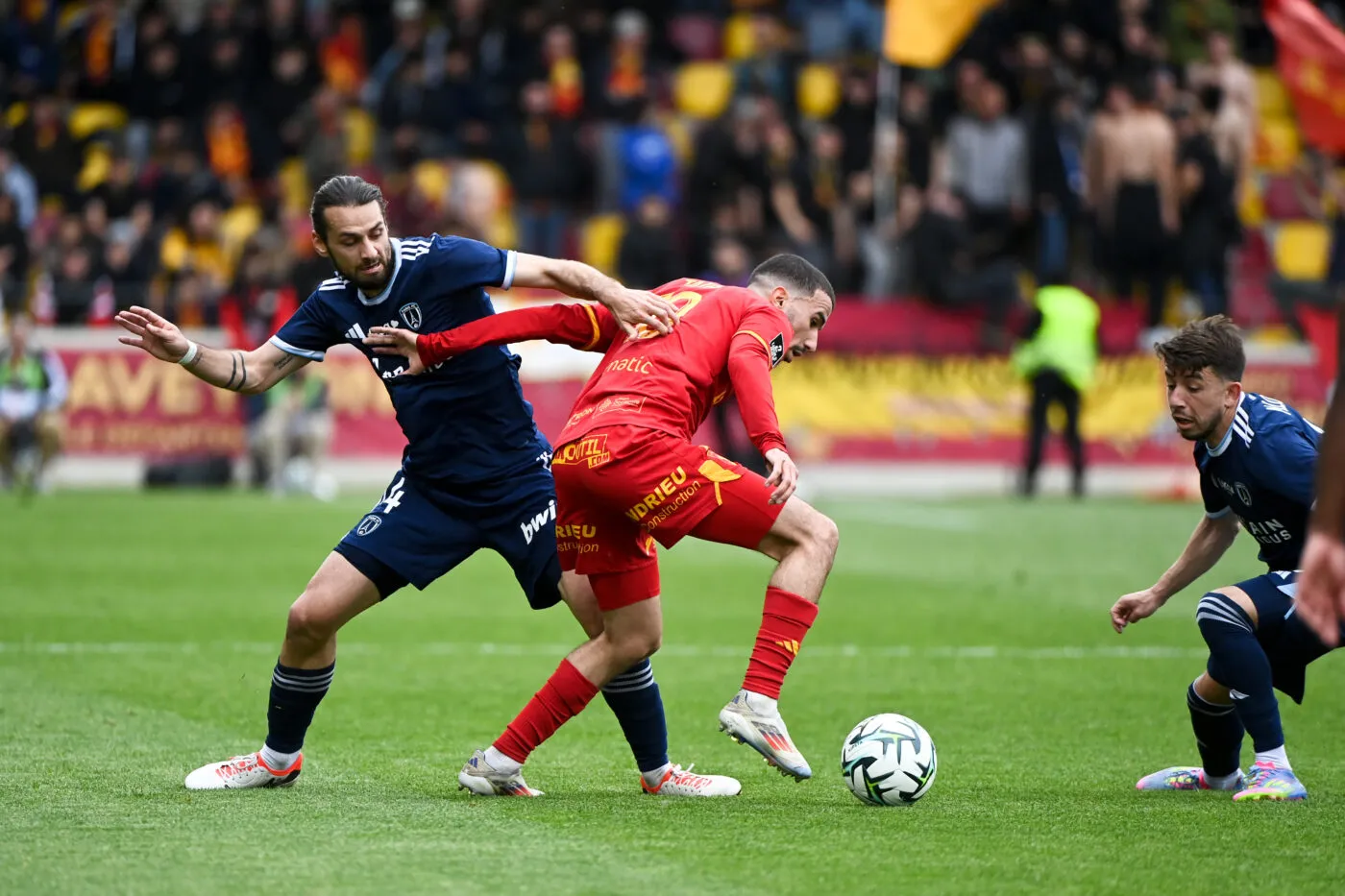 Rodez assure son maintien en accrochant le Paris FC