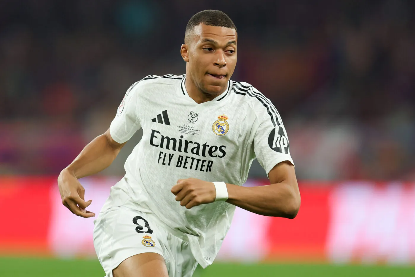 Incroyable mais vrai : Mbappé inscrit le premier coup franc direct de sa carrière !