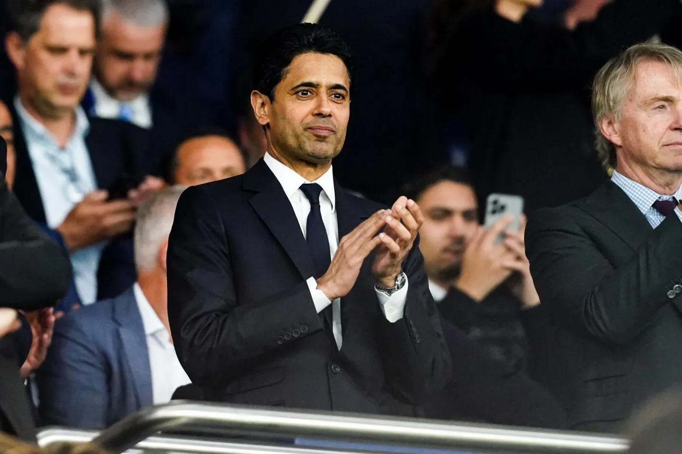 Totalement dingue : Nasser al-Khelaïfi prend le métro à Londres !