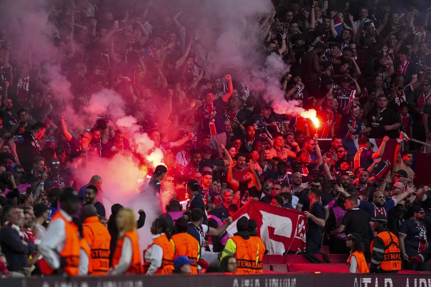 Comment les supporters parisiens ont conquis l’Angleterre