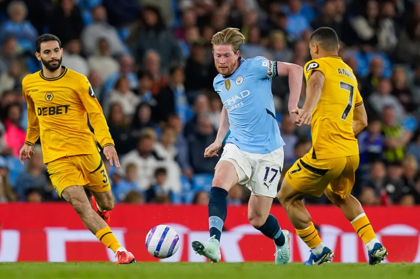 Manchester City enchaîne un cinquième succès de rang face à Wolverhampton