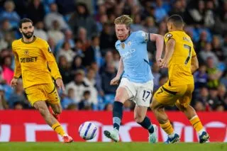Manchester City enchaîne un cinquième succès de rang face à Wolverhampton