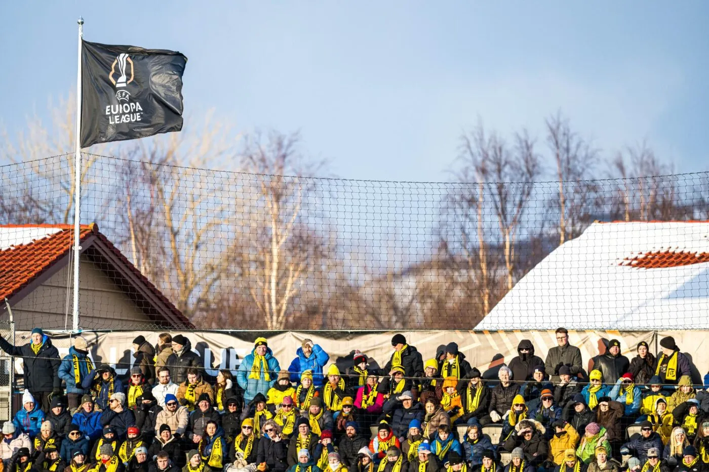 Un supporter de Bodø/Glimt échange cinq kilos de poisson contre un billet pour le match contre Tottenham