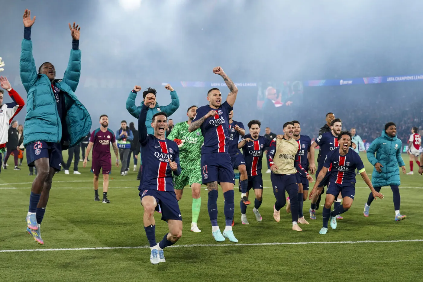 Nuno MENDES of PSG, VITINHA of PSG, Kang in LEE of PSG, Fabian RUIZ of PSG, Gianluigi DONNARUMMA of PSG, Lucas HERNANDEZ of PSG, Lucas BERALDO of PSG, Goncalo RAMOS of PSG, MARQUINHOS of PSG and Kvicha KVARATSKHELIA of PSG celebrates during the UEFA Champions League 2024/2025, semifinal match between Paris and Arsenal at Parc des Princes on May 7, 2025 in Paris, France.  (Photo by Hugo Pfeiffer/Icon Sport)   - Photo by Icon Sport
