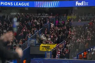 Un supporter d’Arsenal filmé en train de tenir des propos racistes au Parc des Princes