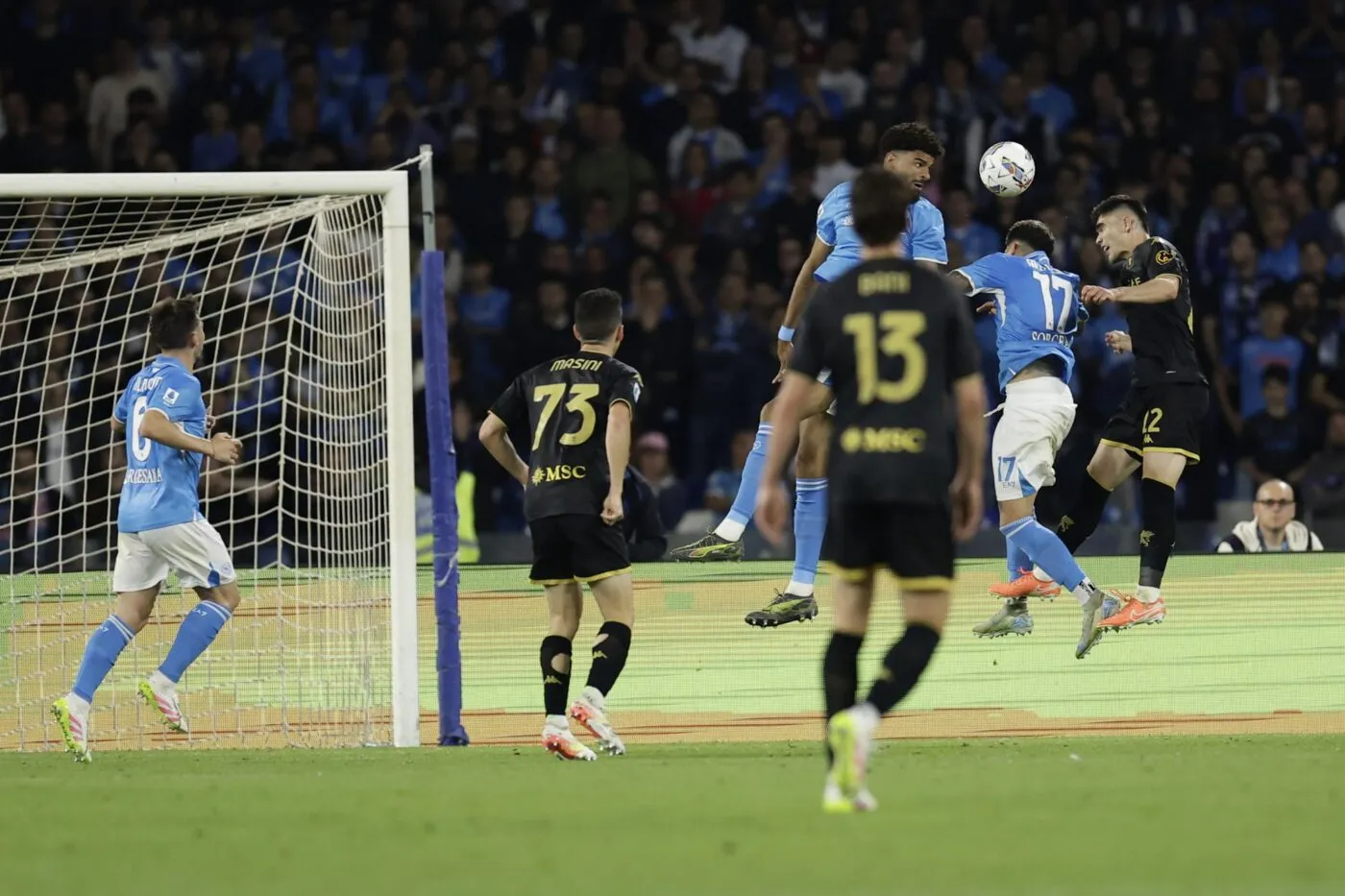 Naples bute sur le Genoa et ralentit dans la course au titre