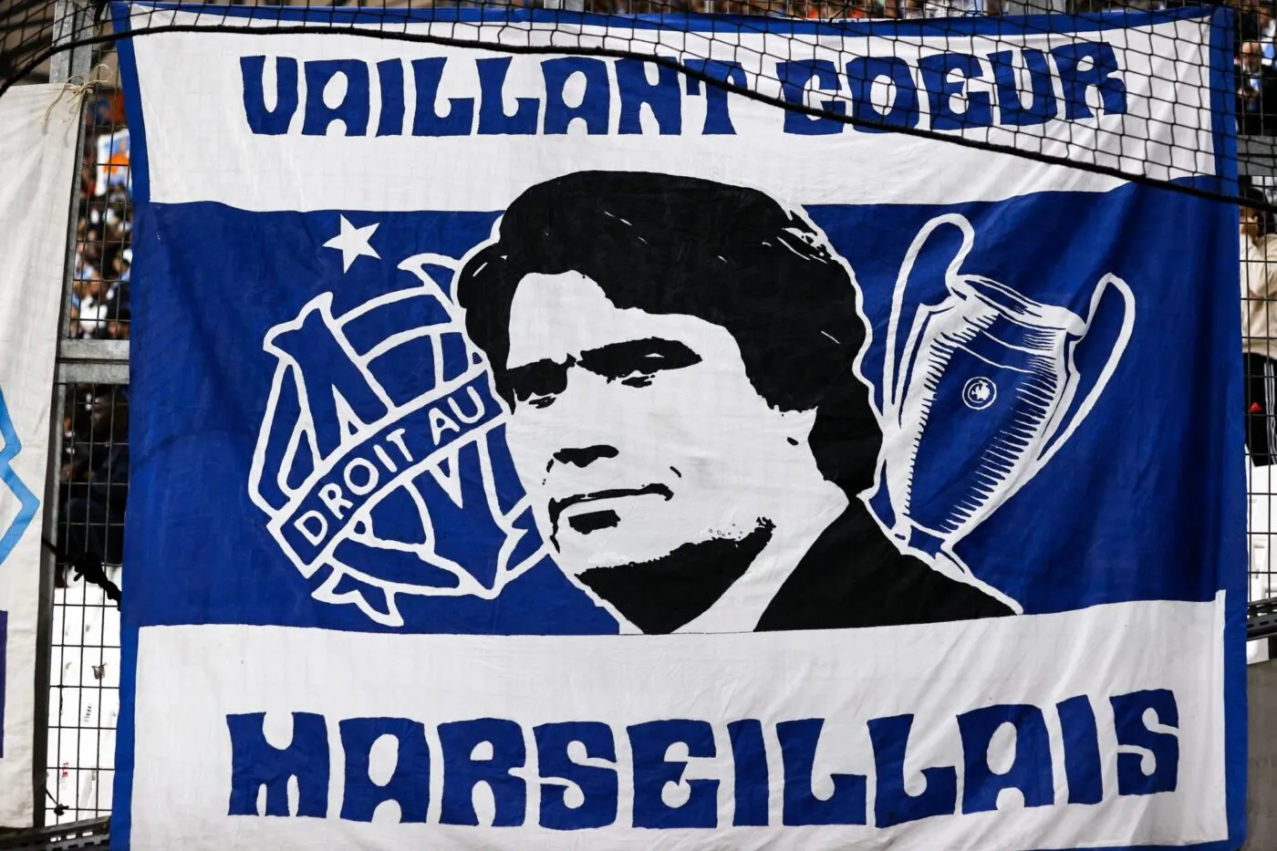 La statue de Bernard Tapie inaugurée devant le Vélodrome