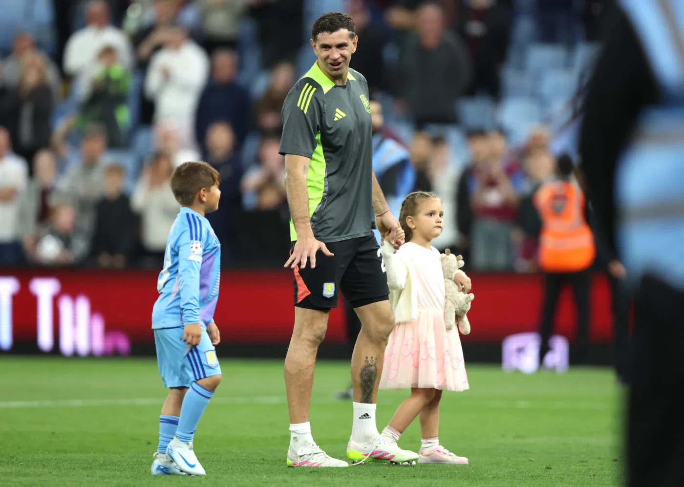 Dibu Martínez chouine comme un bébé après sa dernière à domicile avec Aston Villa