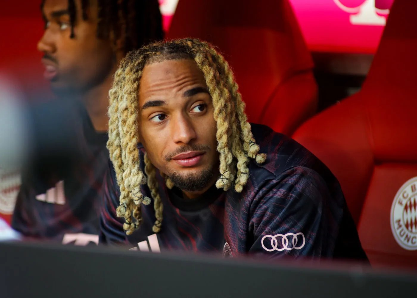 Sacha Boey rend hommage à son ami Werenoi, rappeur star décédé à 31 ans