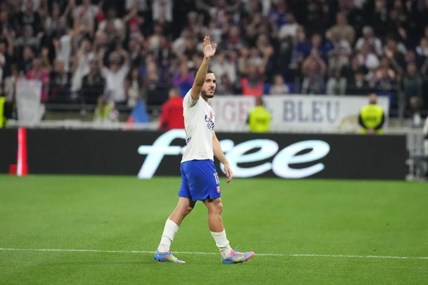 Sacré meilleur passeur de Ligue 1, Rayan Cherki annonce son départ de l'OL