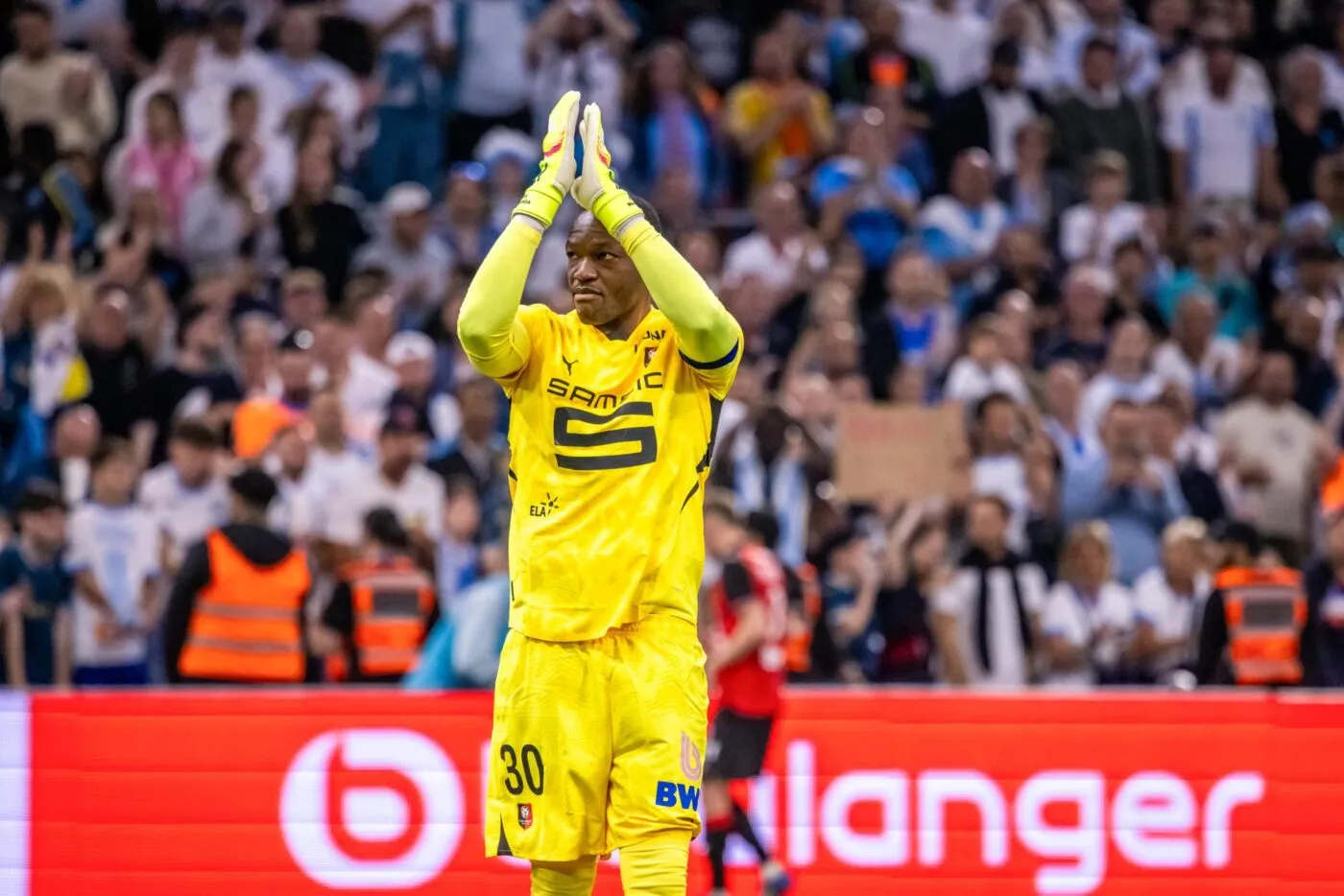 L’ovation du Vélodrome pour Steve Mandanda lors de Marseille-Rennes