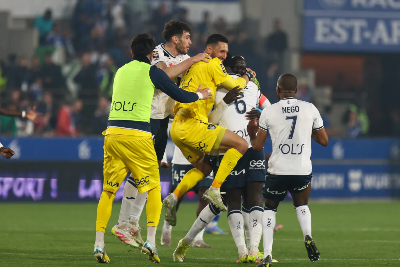 Les Havrais accueillis en héros par leurs supporters à leur retour de Strasbourg