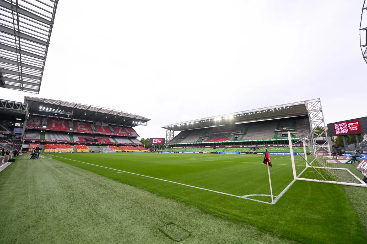 Le tifo ascenseur des supporters messins avant le barrage Metz-Reims