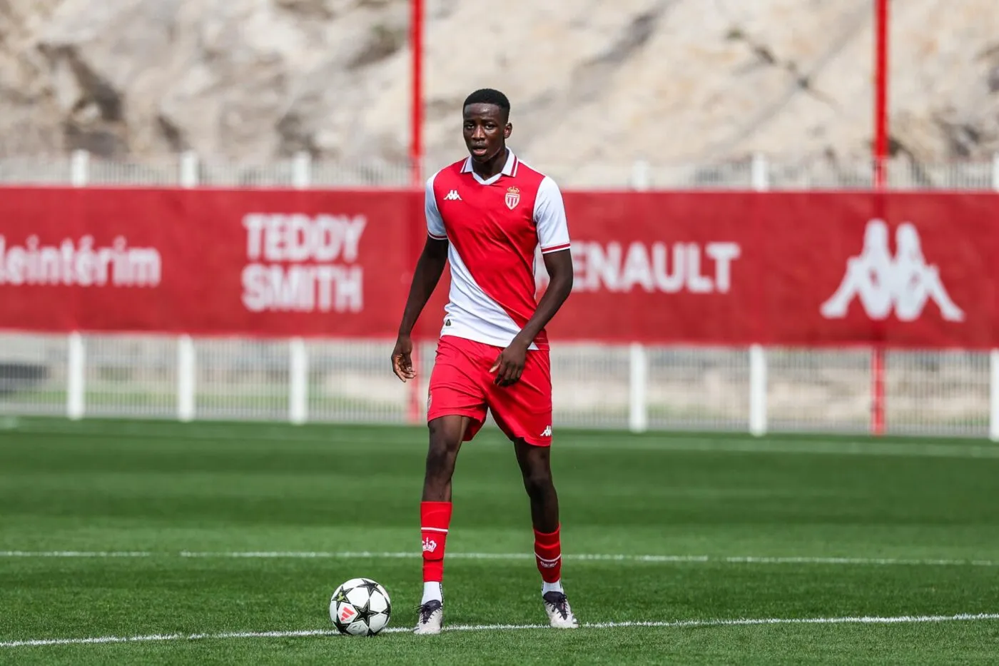 Un jeune joueur monégasque victime d’un malaise cardiaque en plein match contre Rennes