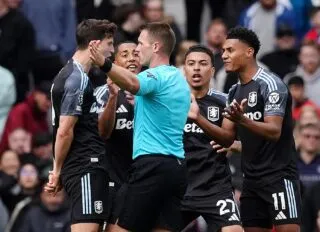 Aston Villa lésé par l’arbitrage face à Manchester United ?