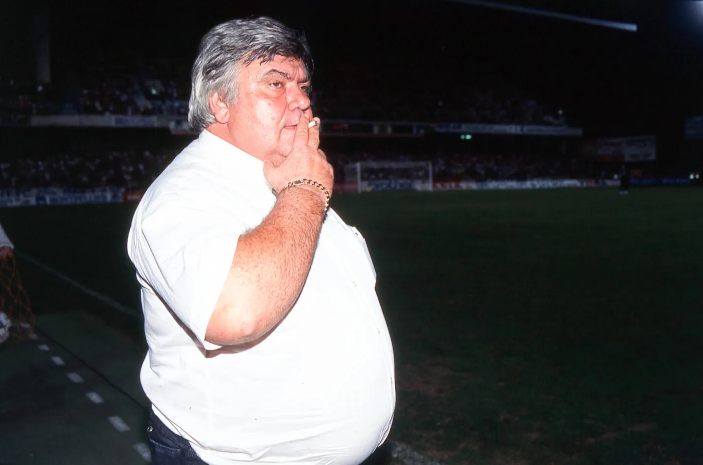 Il sera aussi interdit de fumer au stade à partir de juillet