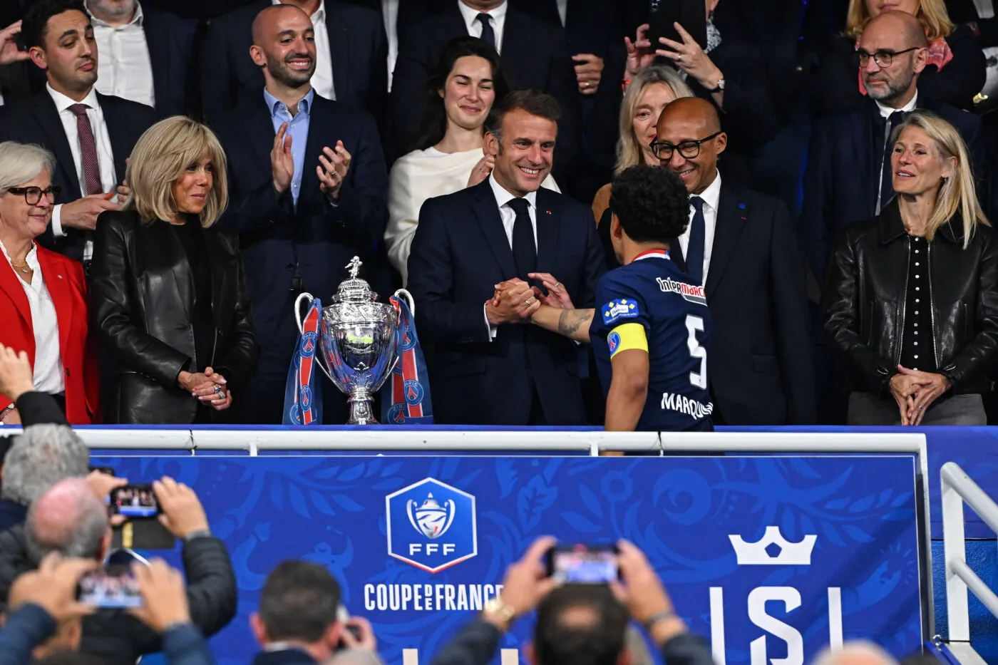 «<span style="font-size:50%">&nbsp;</span>Champion mon frère !<span style="font-size:50%">&nbsp;</span>» Emmanuel Macron célèbre la victoire du PSG
