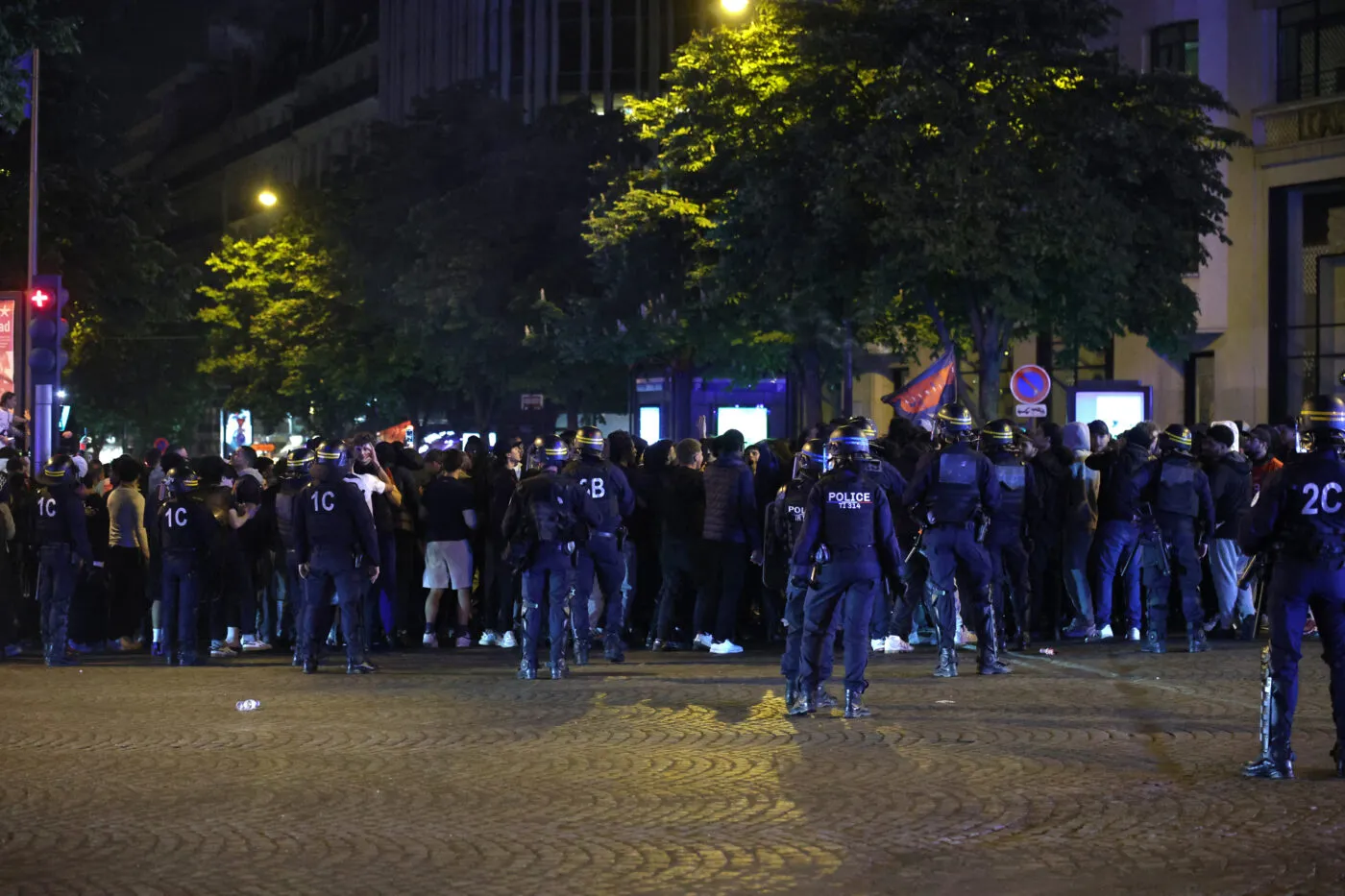 Deux morts et 559 interpellations dans toute la France