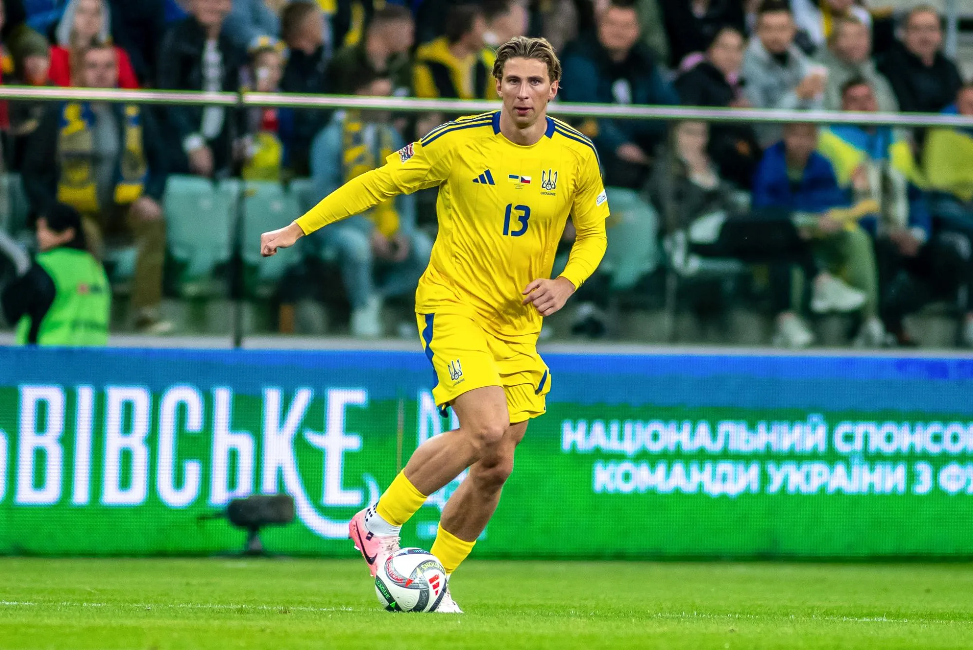 Déjà pisté par le PSG l’hiver dernier, le club de la capitale aurait fait de Ilya Zabarnyi sa priorité en défense pour ce mercato.