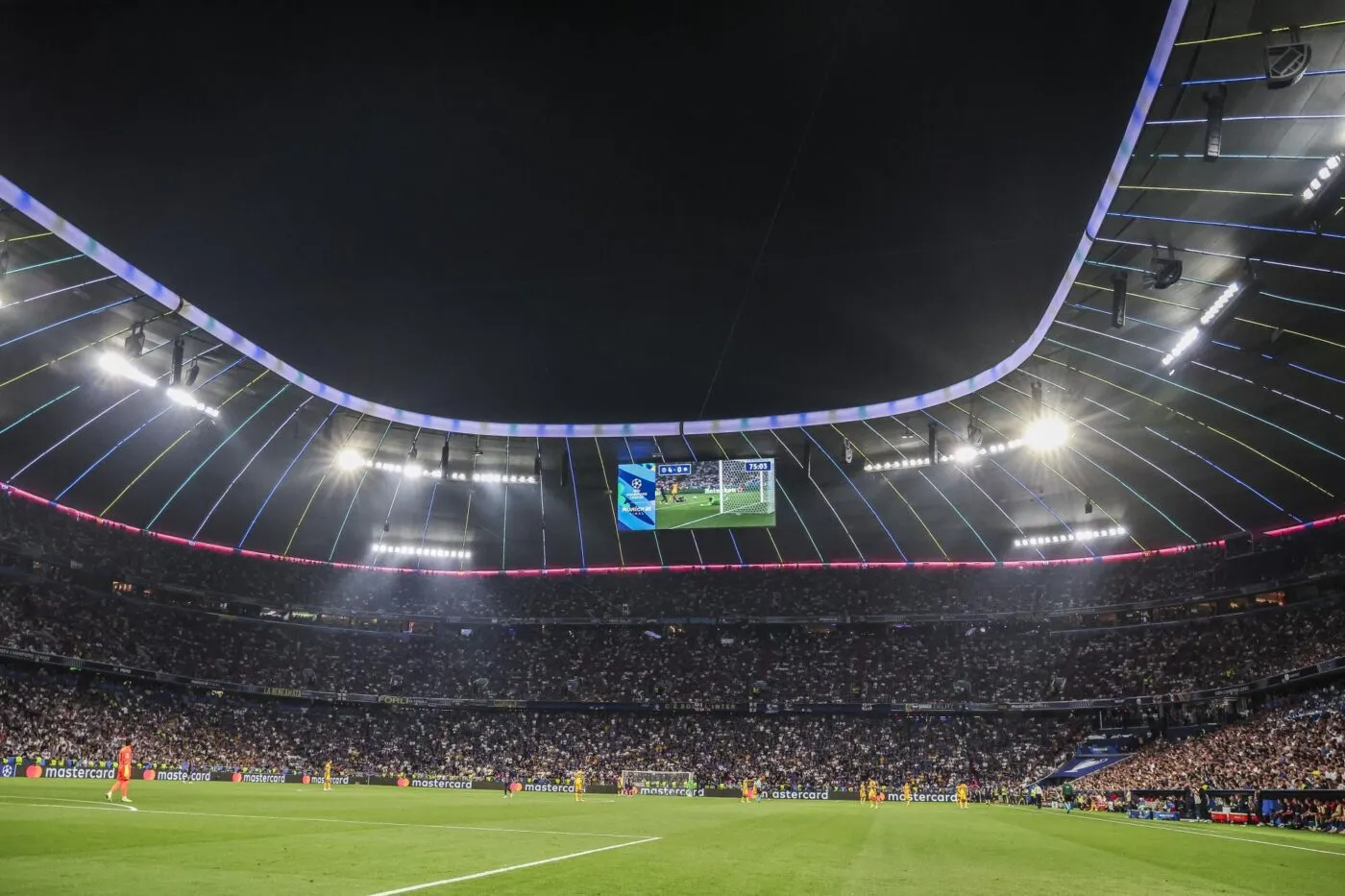 Ils se cachent 27 heures dans les toilettes pour assister à la finale PSG-Inter