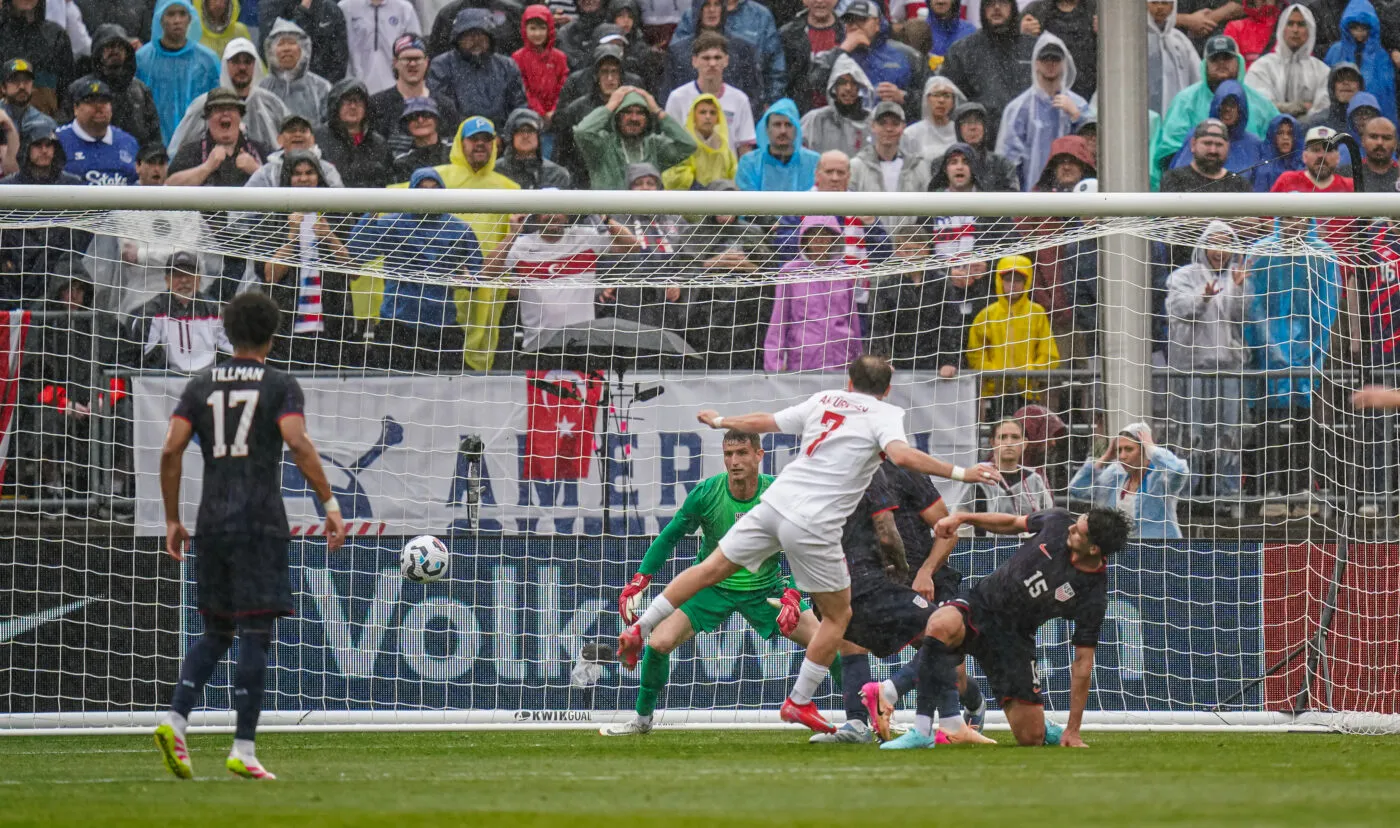 Grâce à un but gag, la Turquie domine les États-Unis