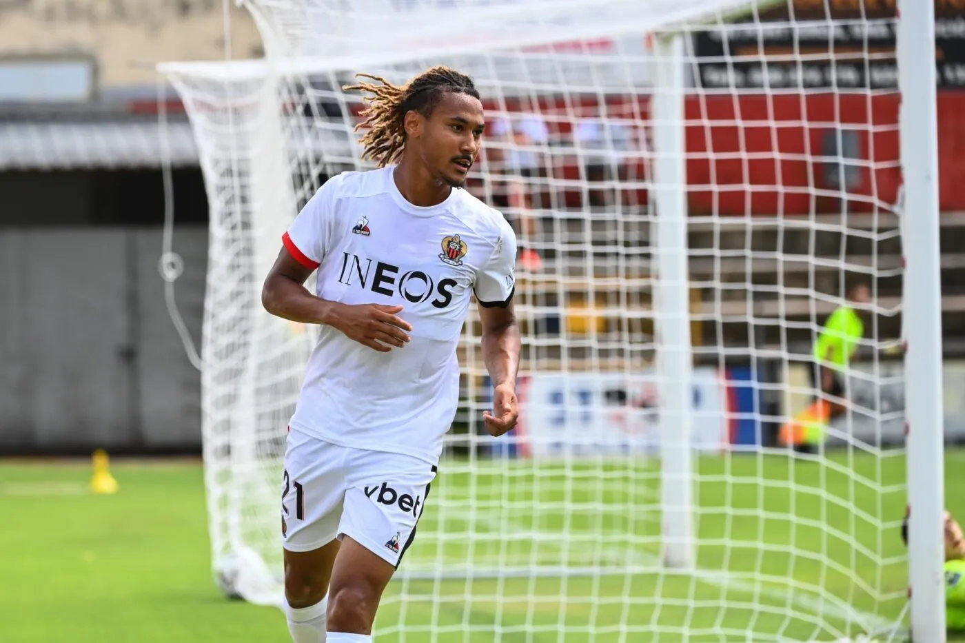 De retour sur les terrains, Alexis Beka Beka file en Belgique