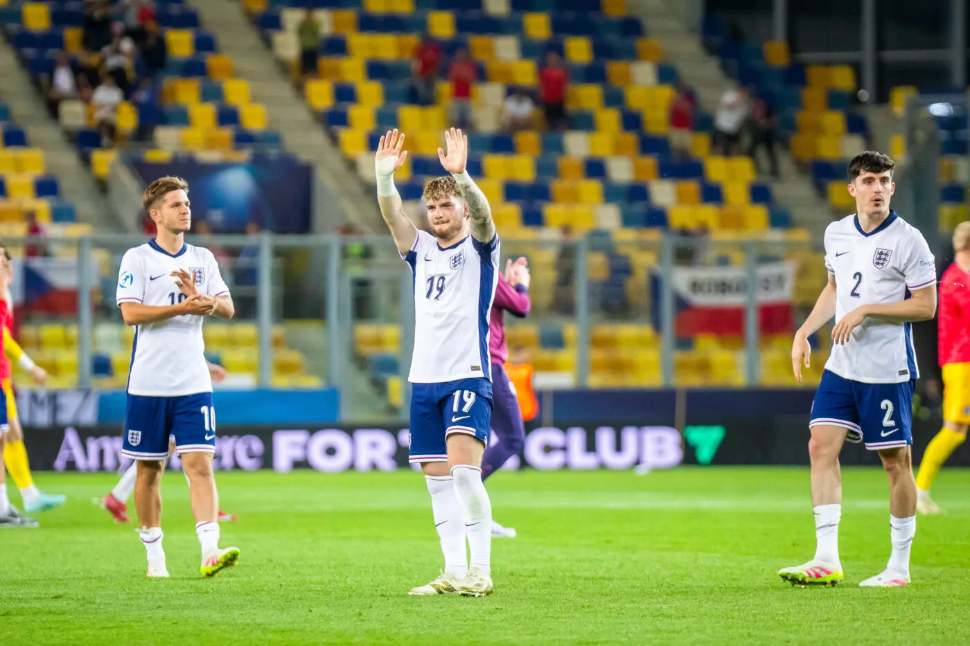 L’Angleterre de Rowe et d'Elliott fait match nul contre la Slovénie