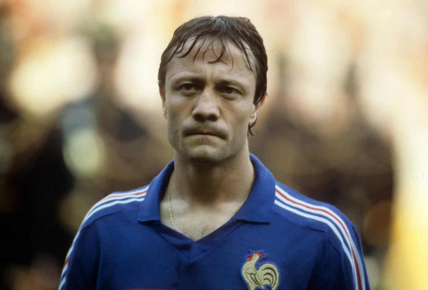 Un espace de recueillement et un rassemblement pour rendre hommage à Bernard Lacombe à Lyon