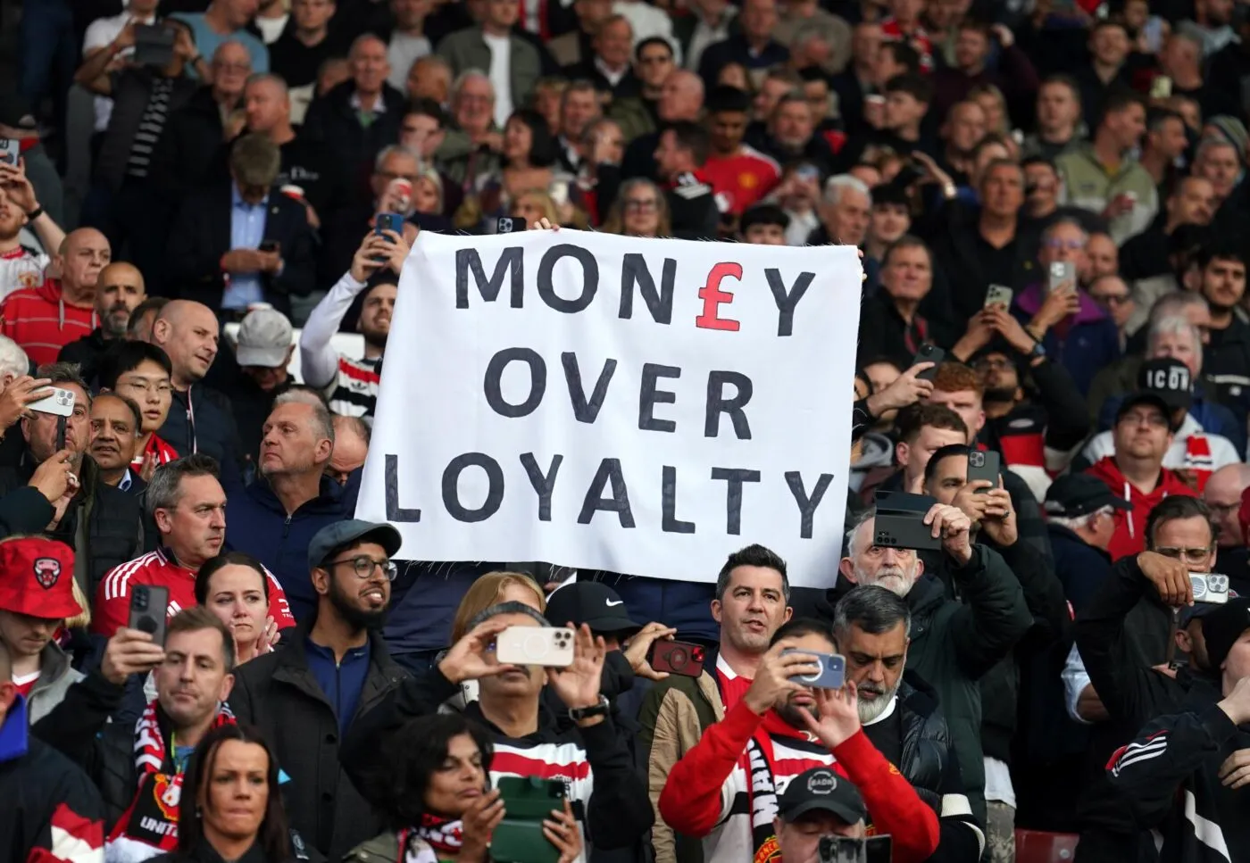 Les supporters de Manchester United vent debout contre la hausse du prix des places
