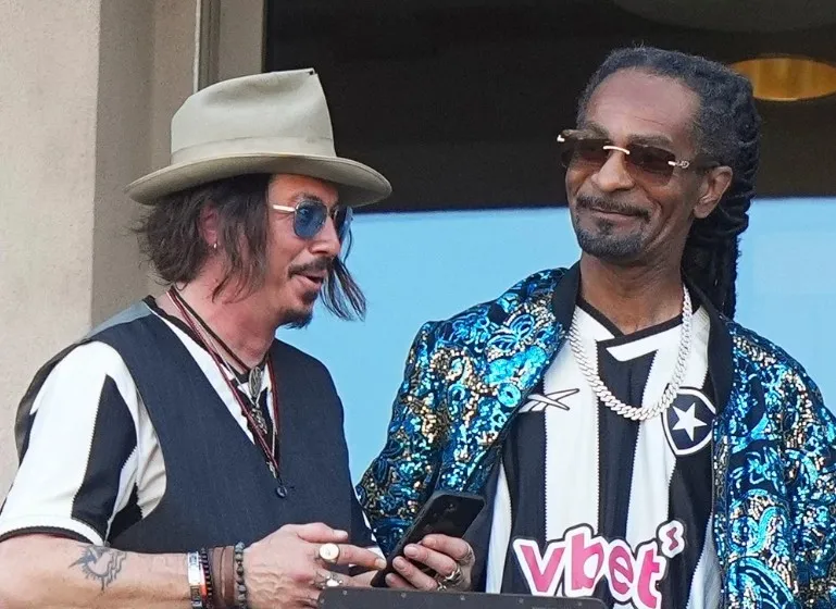 C&rsquo;est quoi ce bazar avec Snoop Dogg et Johnny Depp pendant le match du PSG ?