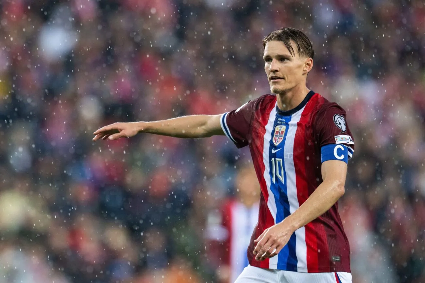 Un photographe expulsé de force par la sécurité lors du mariage de Martin Ødegaard