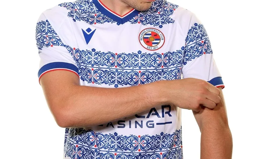Horrible ou original ? Le nouveau maillot de Reading divise le monde !