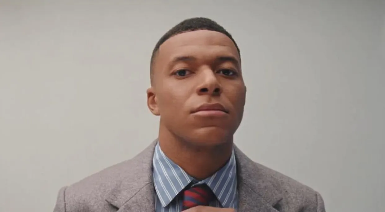 Vidéo : Kylian Mbappé fait le buzz avec son nouveau geste technique