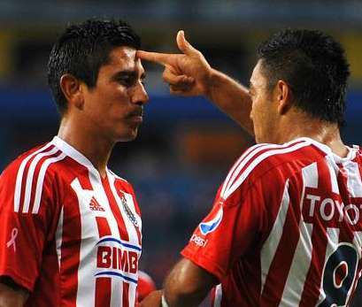 Photo : Il fait semblant de tuer son pote