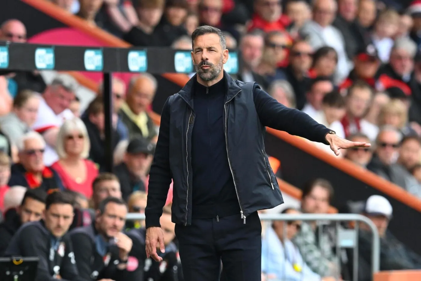 Leicester met Ruud van Nistelrooy à la porte