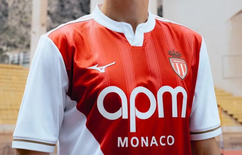 Révolution : l&rsquo;AS Monaco va jouer avec un col mao !