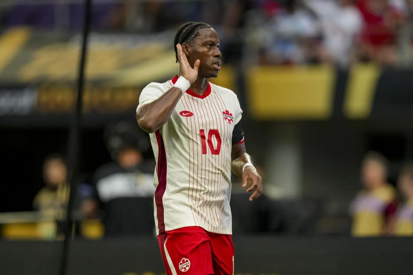 L’entourage de Jonathan David est vraiment très gourmand