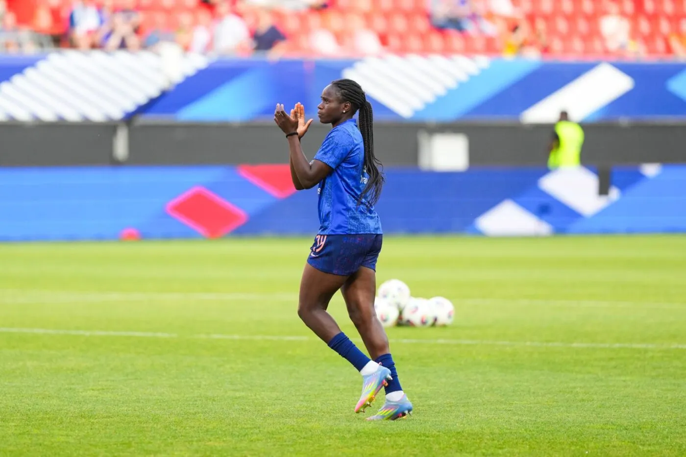 Griedge Mbock forfait contre l’Angleterre, qui pour la remplacer ?