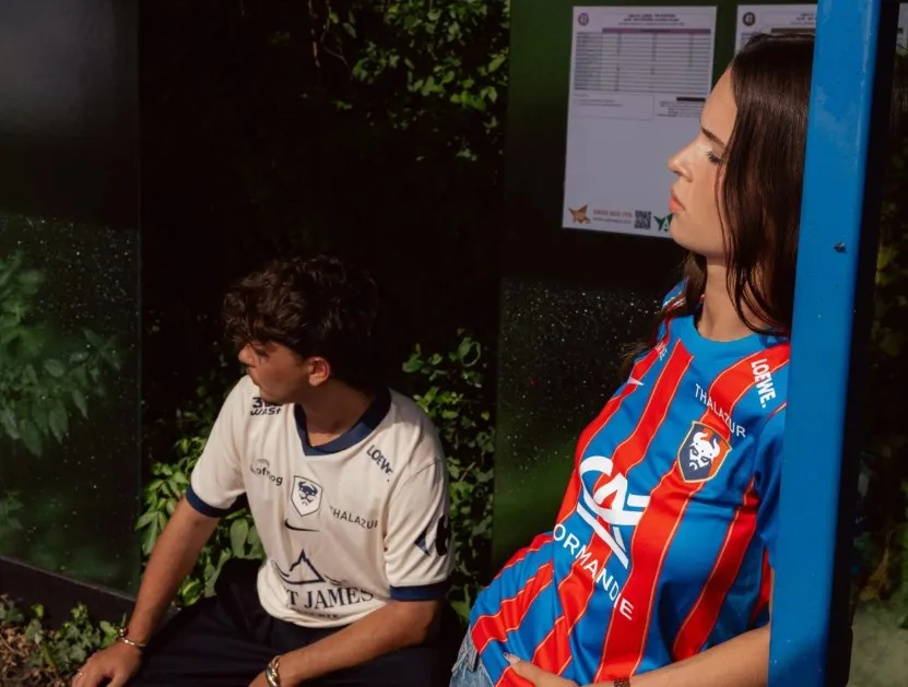 Orelsan aura-t-il la classe dans les nouveaux maillots du SM Caen ?