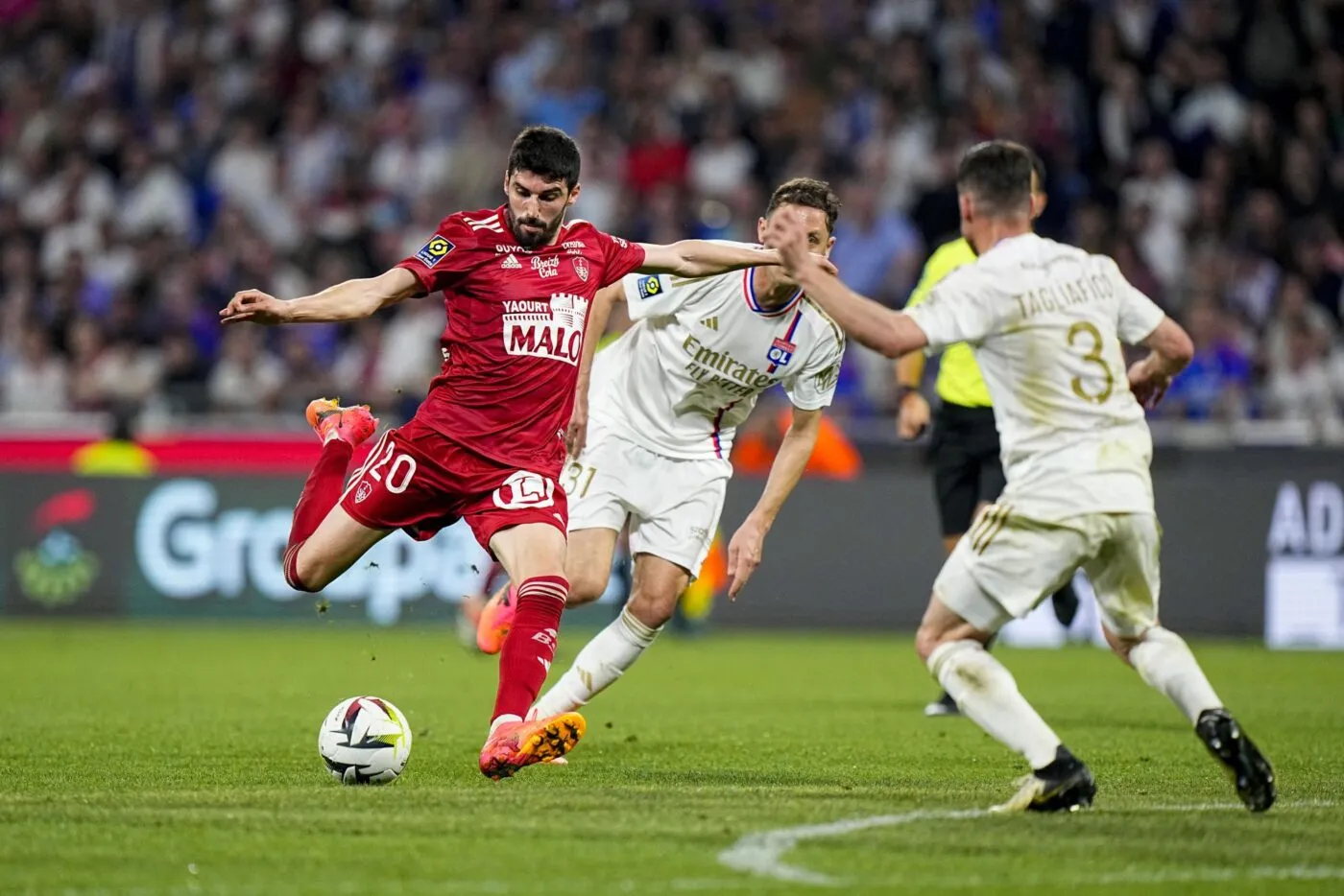 Pierre-Lees Melou intéresserait grandement l’Olympique lyonnais
