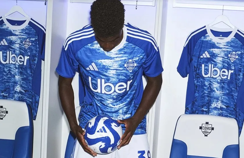 Evènement : voici le nouveau maillot de Maxence Caqueret