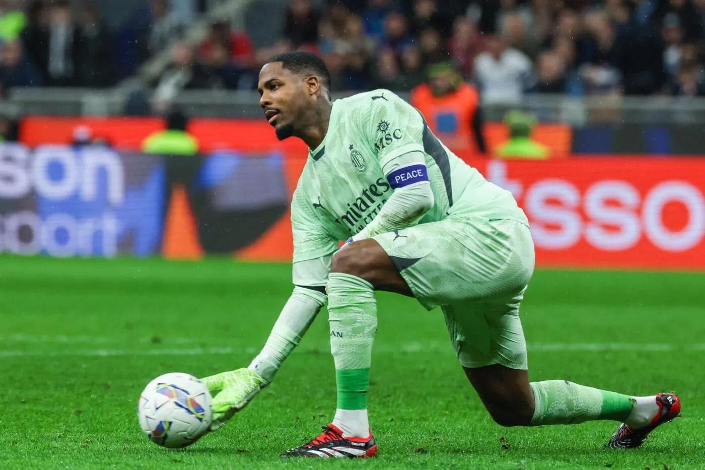 Mike Maignan prend le brassard du Milan et entre dans les livres d’histoire