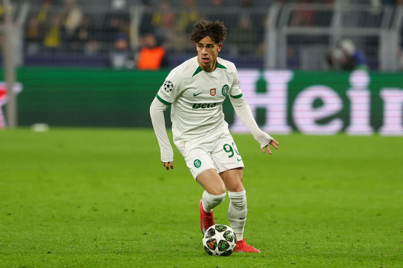 L’Olympique lyonnais officialise enfin sa première recrue du mercato